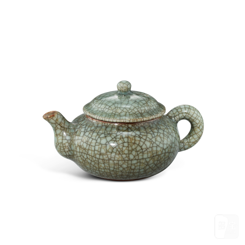 A Ge-type teapot and cover, Qing dynasty, 18th century | 清十八世紀 仿哥釉茶壺 - 图2